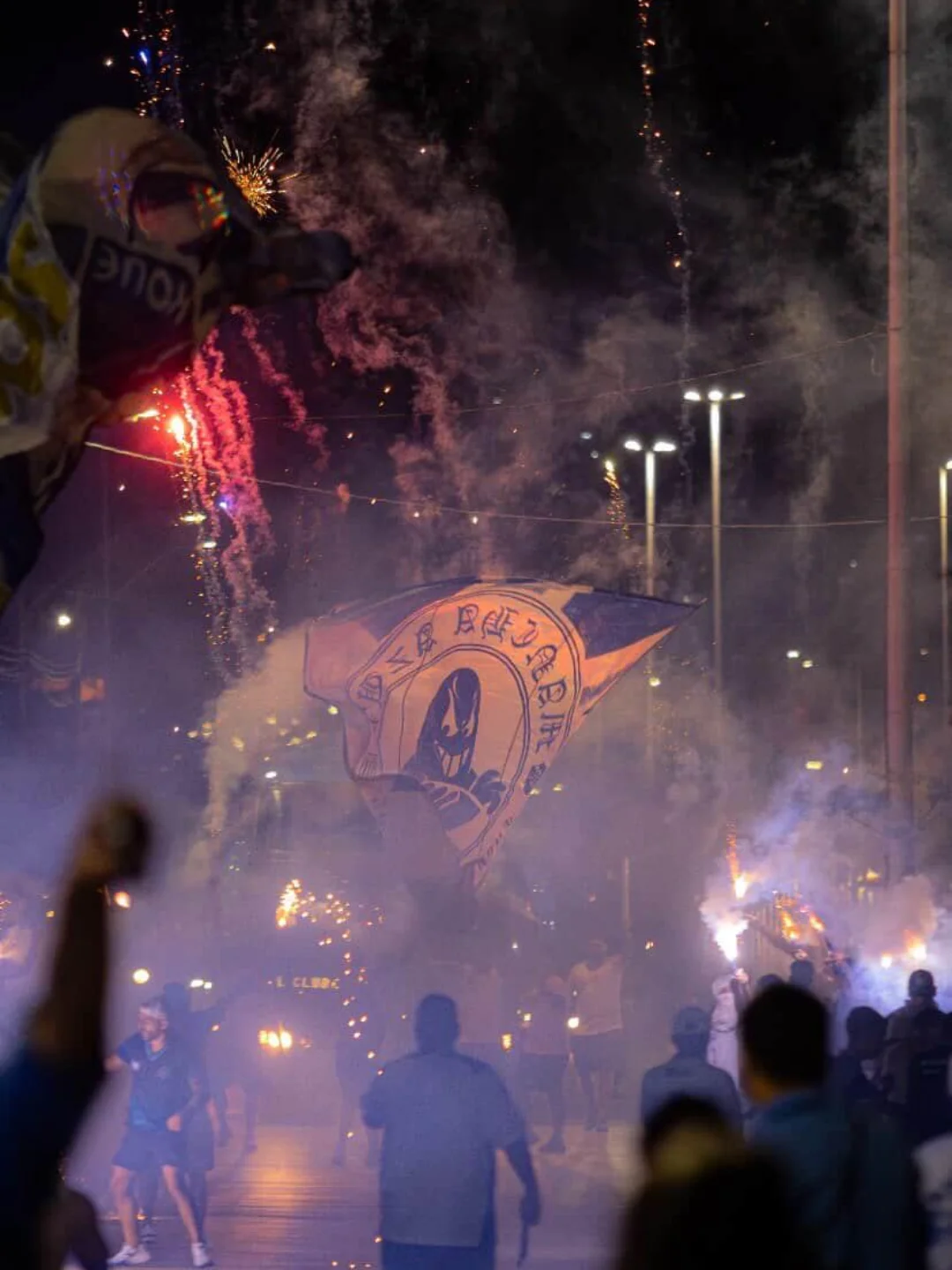 Leandro com câmera no ombro